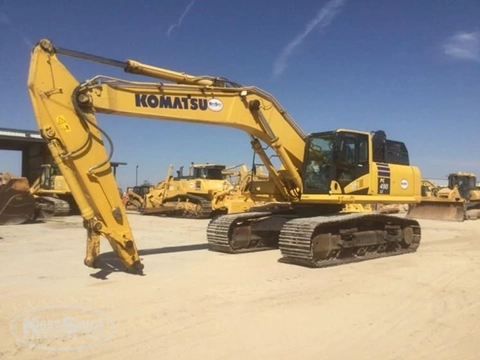 Used Komatsu Excavator in yard for Sale